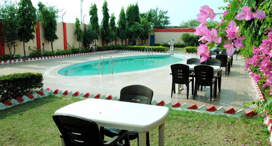 Swimming_pool_3_V49QDp