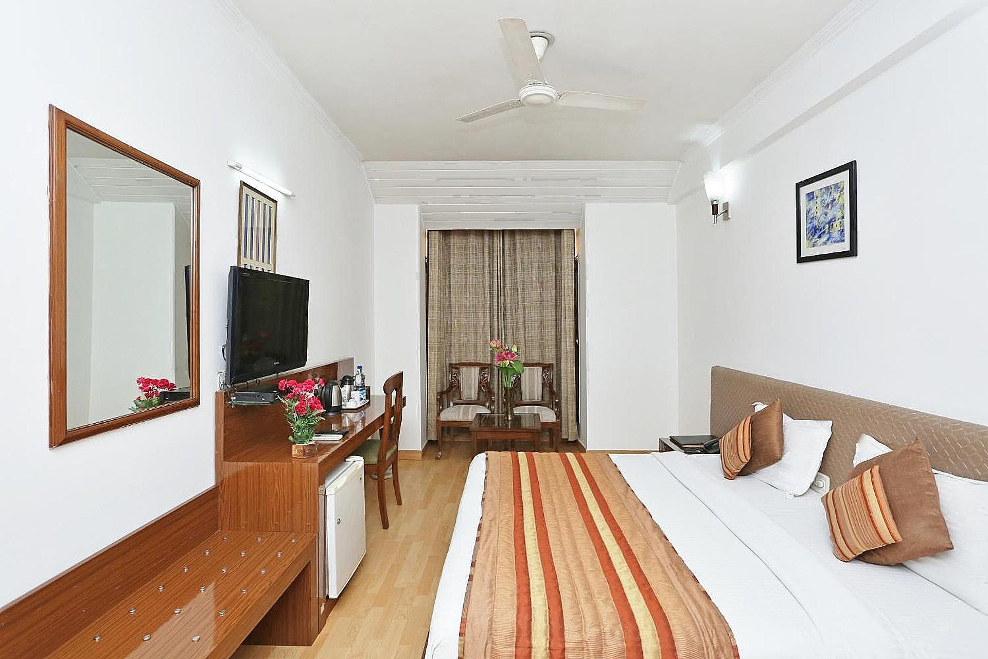 Windsor Castle Standard Room 2