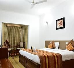 Windsor Castle Standard Room 3