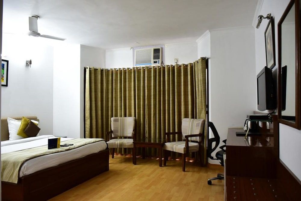 Windsor Castle Standard Room 6