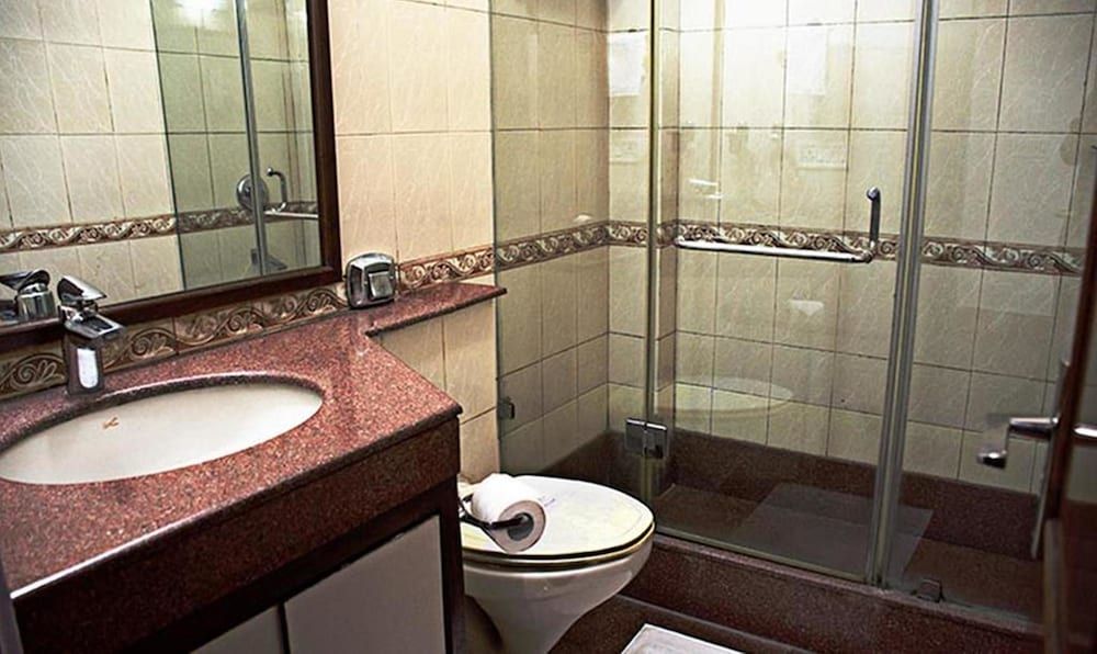 Windsor Castle Standard Room 8