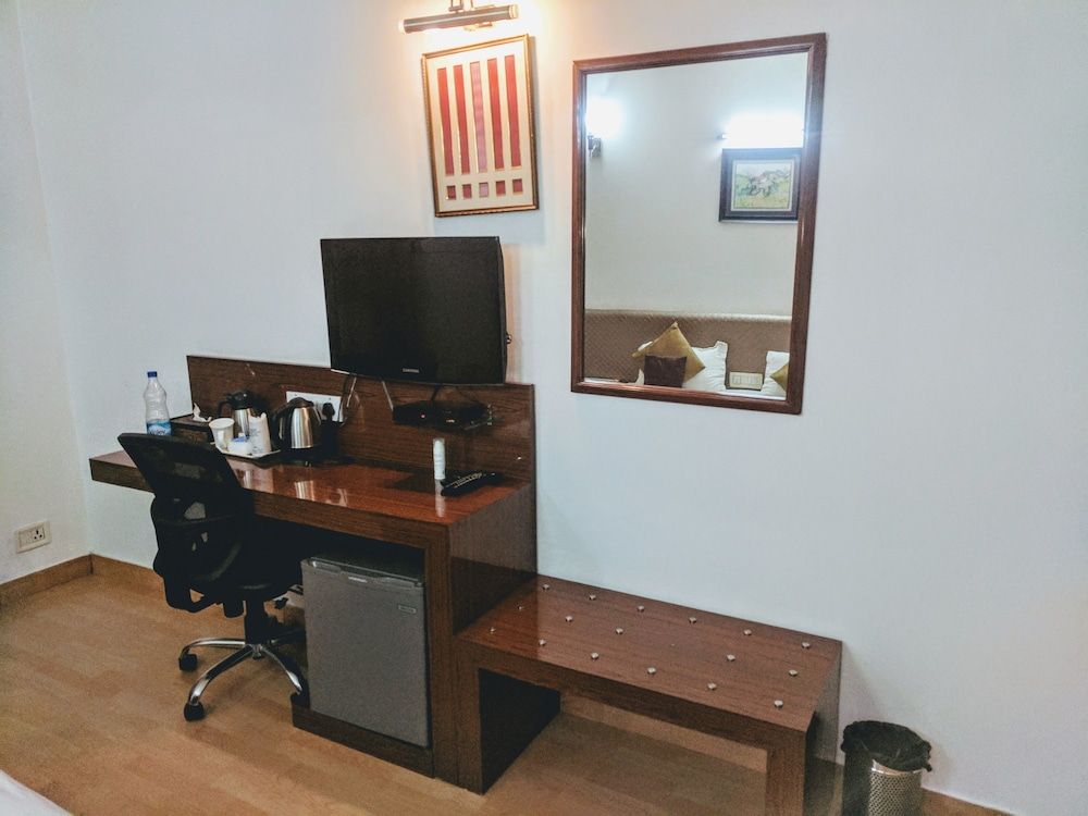 Windsor Castle Standard Room 9