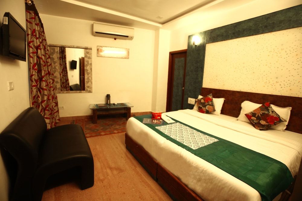 Collection O Hotel Rana Villa Double or Twin Room 6