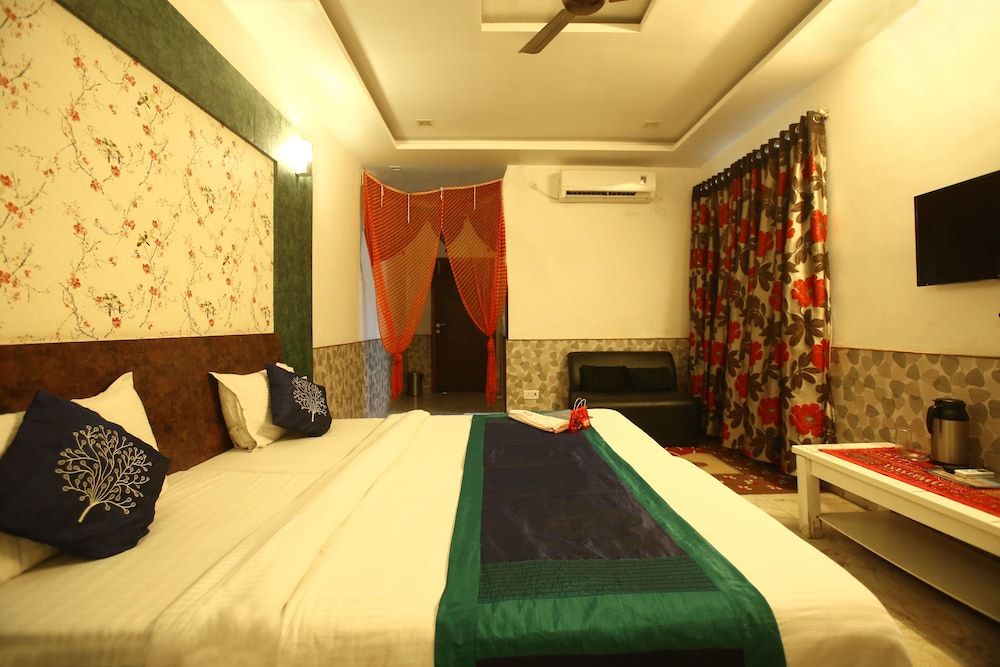Collection O Hotel Rana Villa Double or Twin Room 9