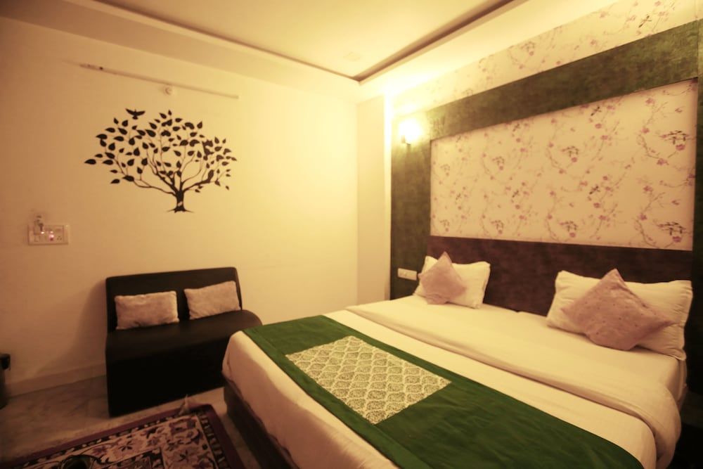 Collection O Hotel Rana Villa Double or Twin Room 8