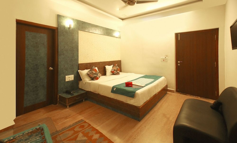 Collection O Hotel Rana Villa Double or Twin Room 10