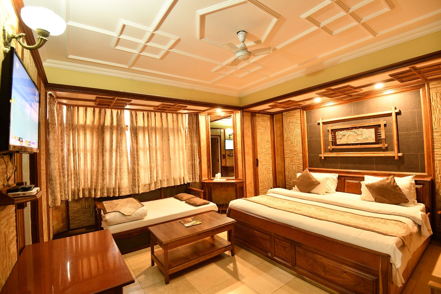 Hotel Channi Raja - Mall Road Super Deluxe Room (Non-Lake Facing) 2