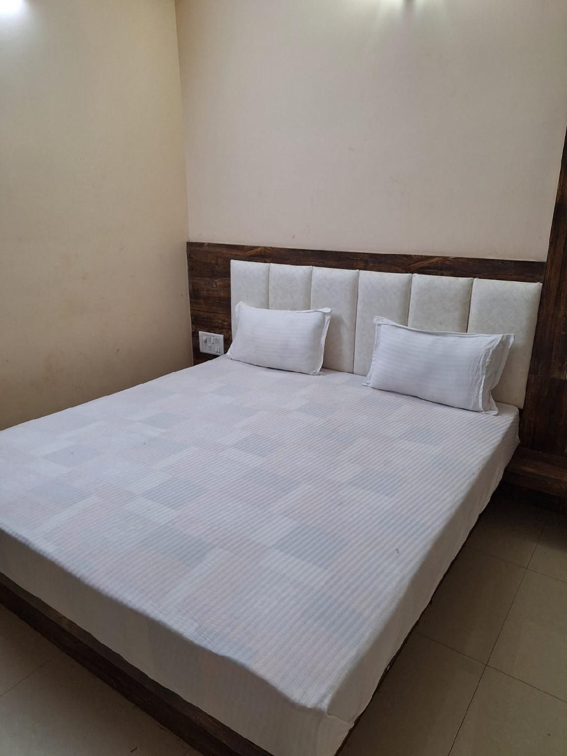 Sai Resort Double - Shared Bathroom