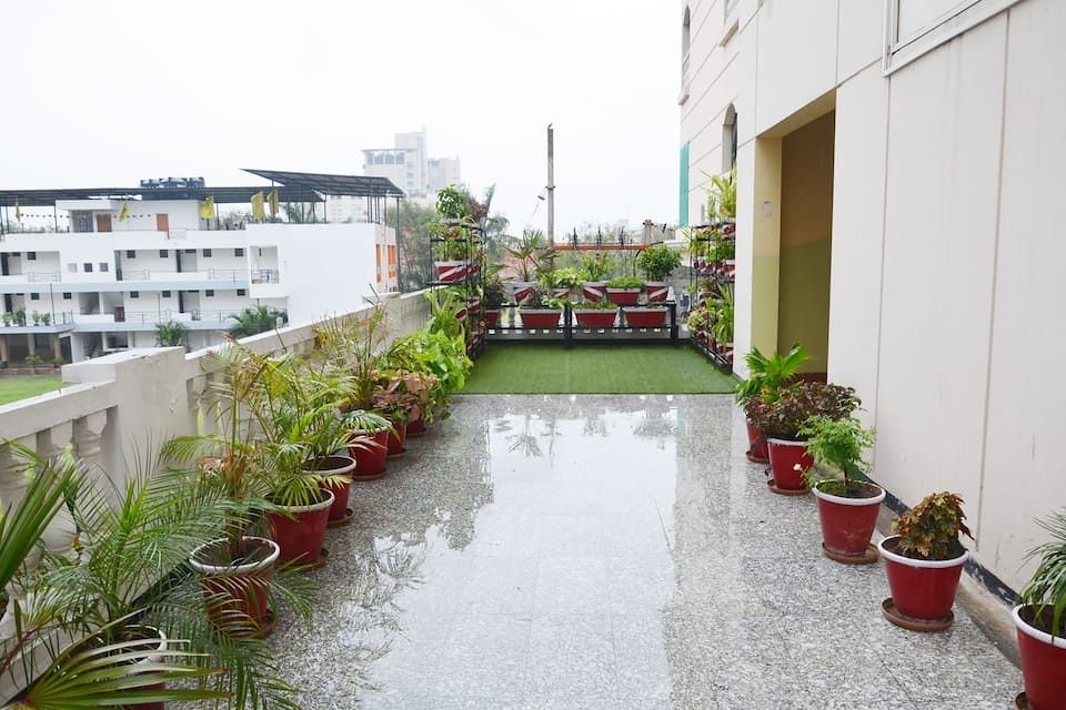 undefined Hotel White House Inn 3