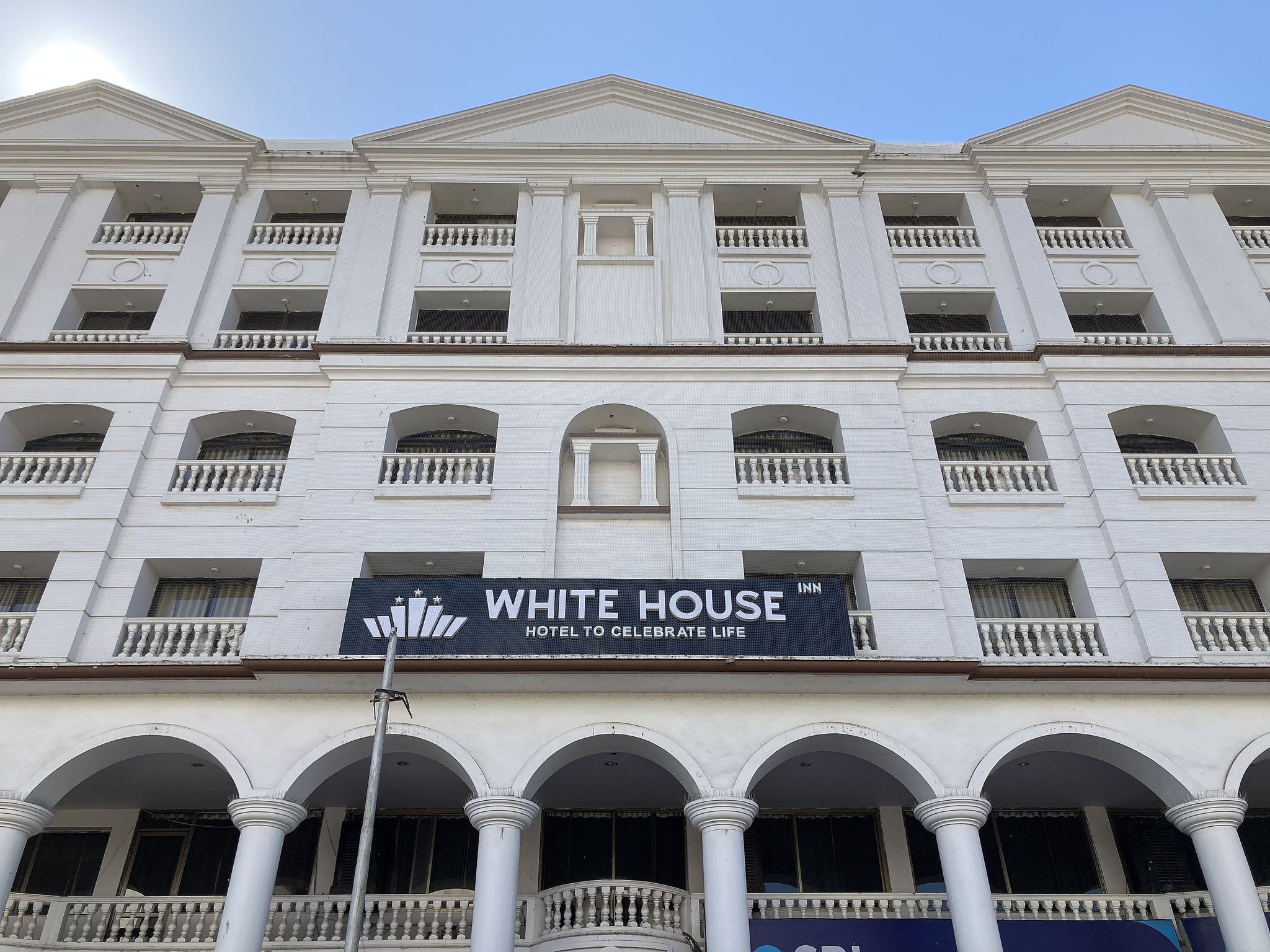 undefined Hotel White House Inn 8