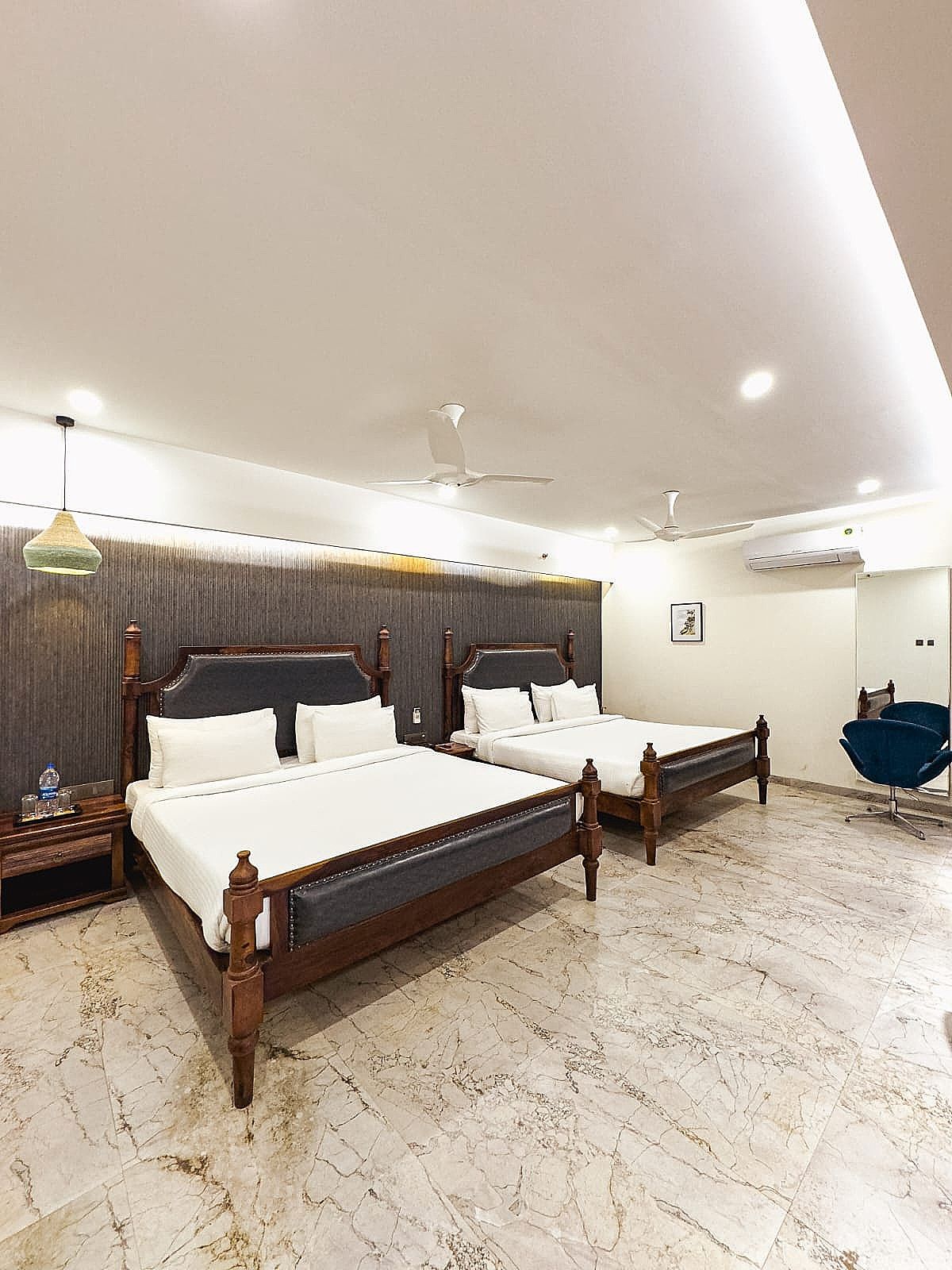 Club Room with jacuzzi