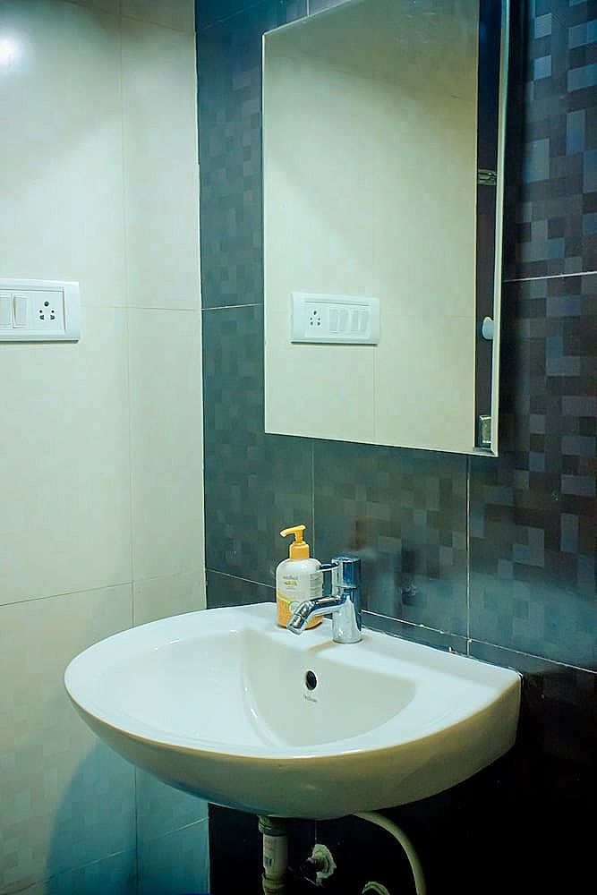 The Signature Inn Deluxe Triple Room, Multiple Beds