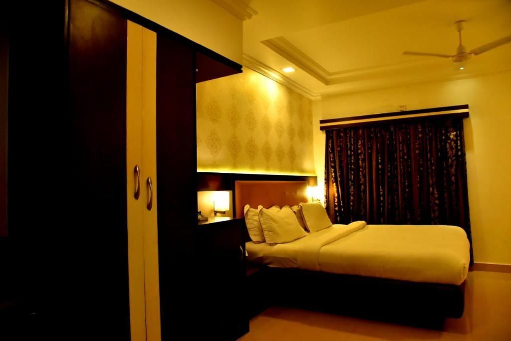 The Grand Krishna Luxury Hotel Standard Non AC Room 4