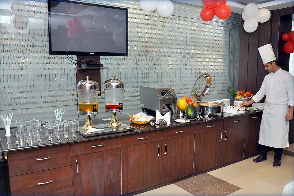 Food & Dining