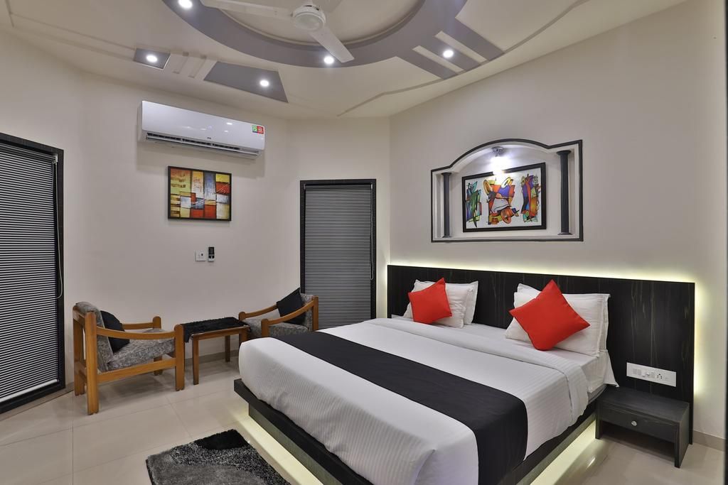 Hotel Shiv International Suite Room 2