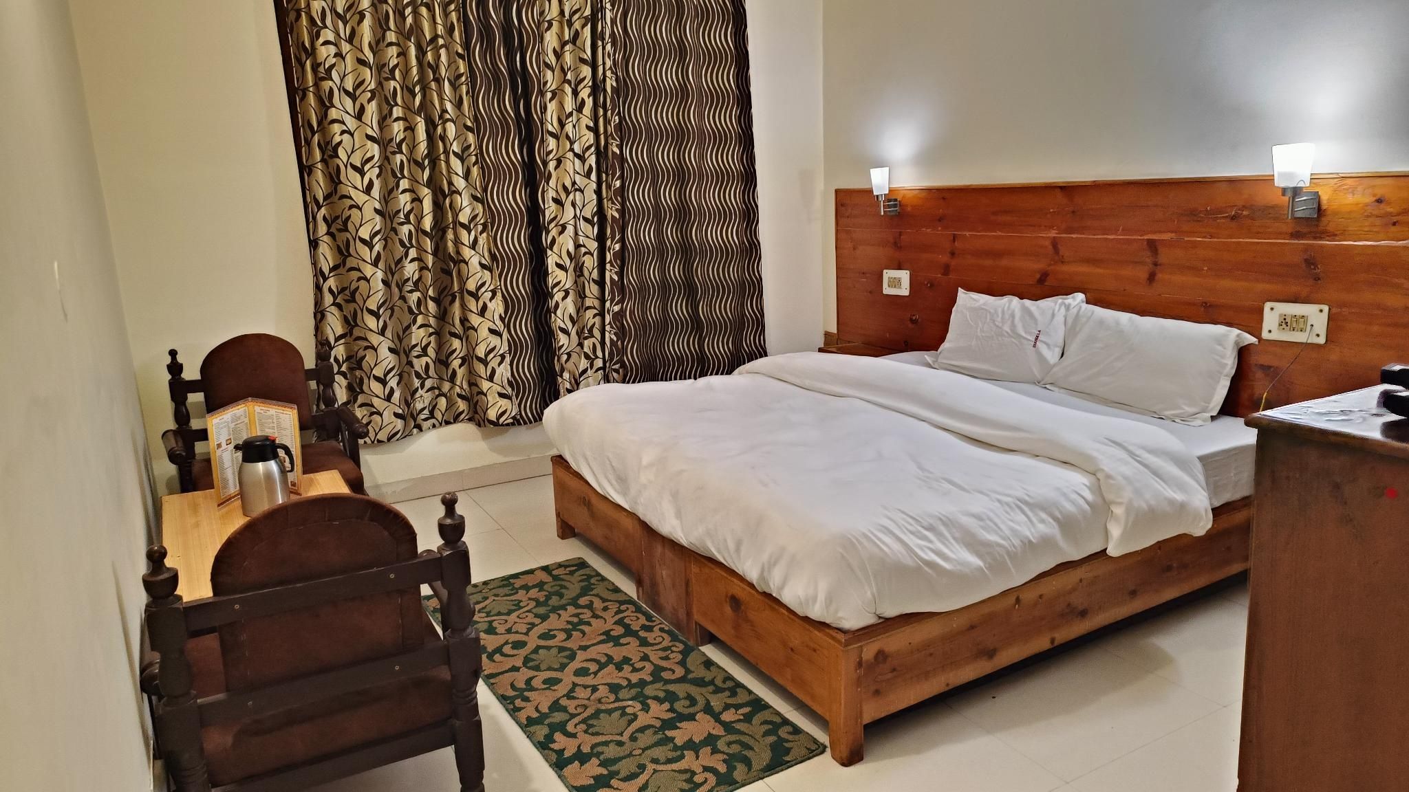 Shhandella Near Mall Road Deluxe Room 5