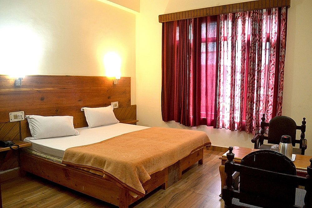 Shhandella Near Mall Road Deluxe Room