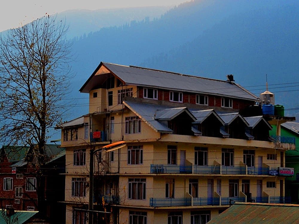 Shhandella Near Mall Road