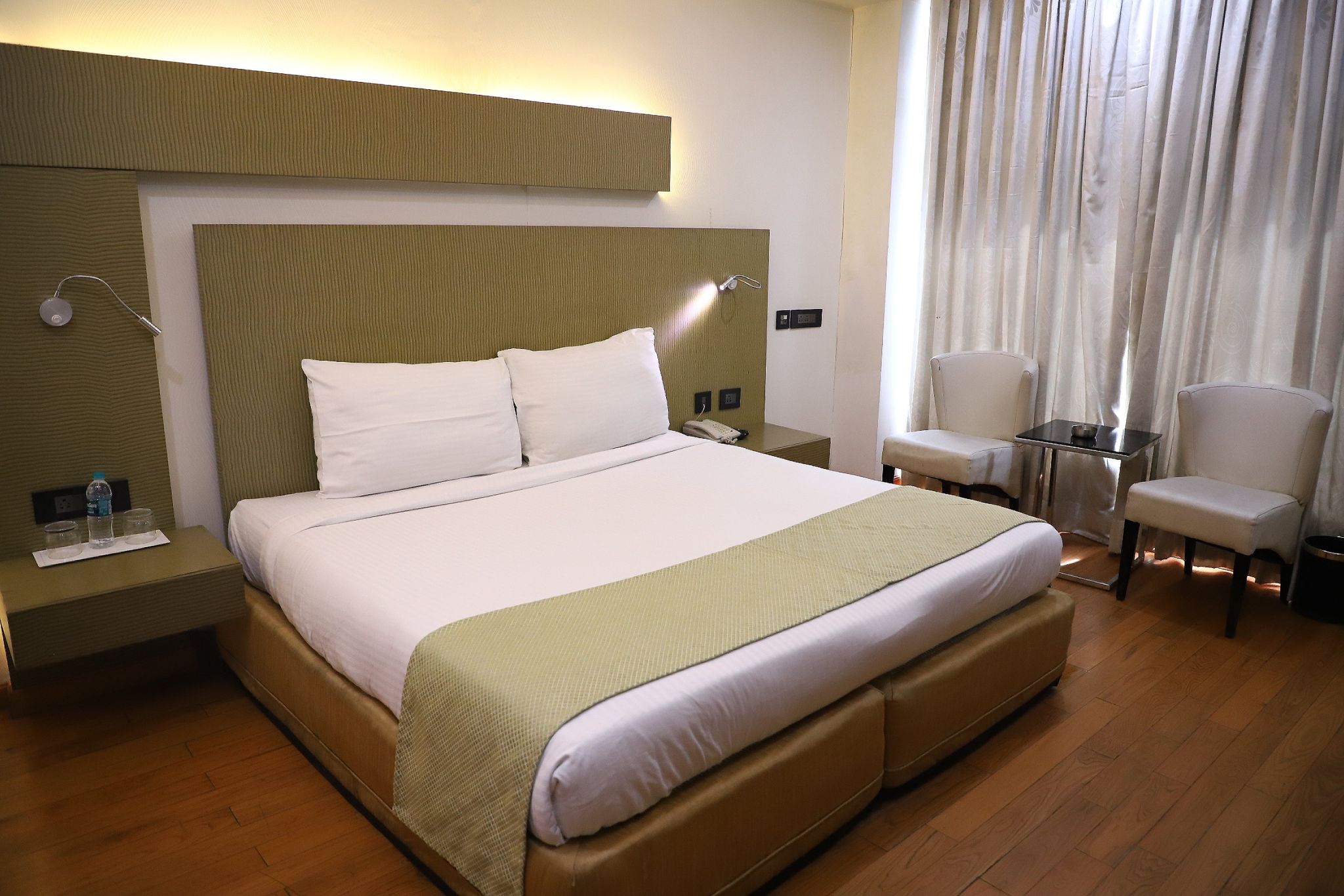 HOTEL TURQUOISE (The Revolving Restaurant) Superior Room with Work Desk 4