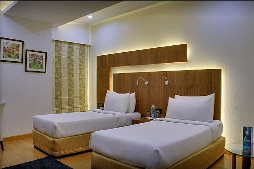 HOTEL TURQUOISE (The Revolving Restaurant) Superior Room with Work Desk 3