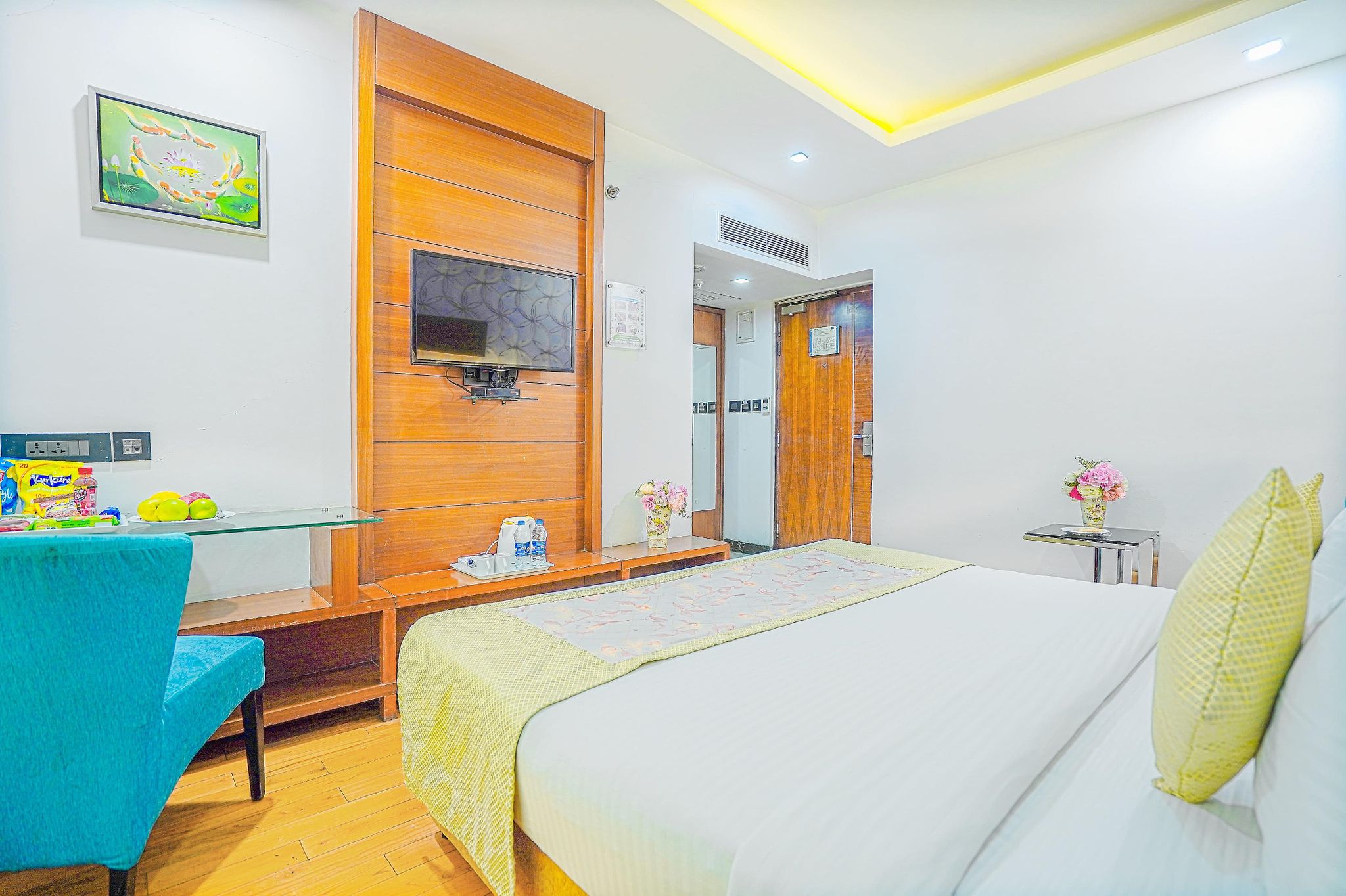 HOTEL TURQUOISE (The Revolving Restaurant) Superior Room with Work Desk 8