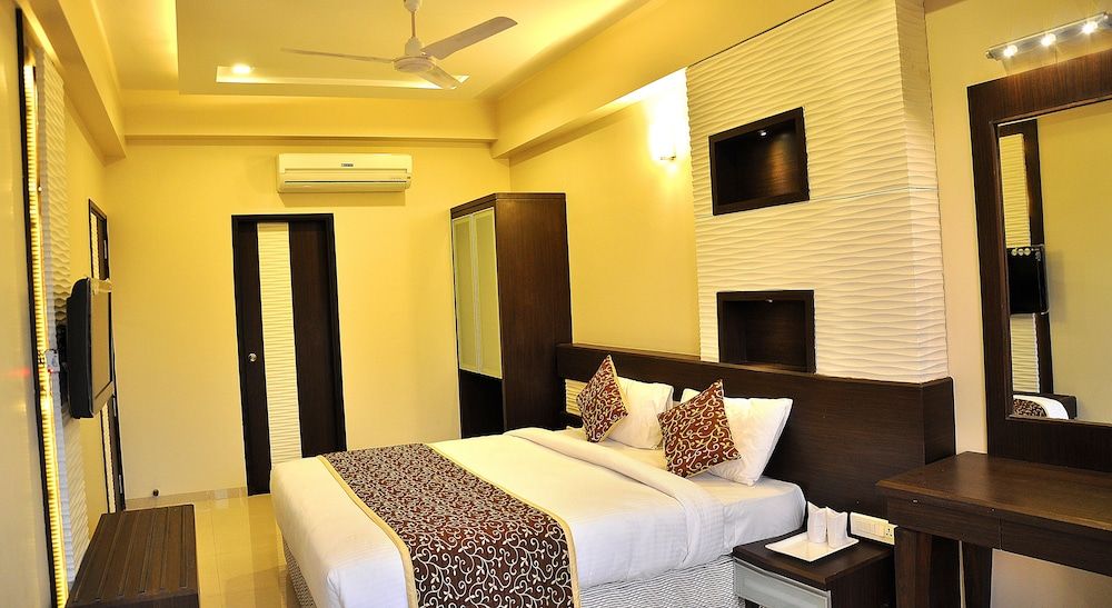 Hotel Shree Narayana Deluxe Room Double