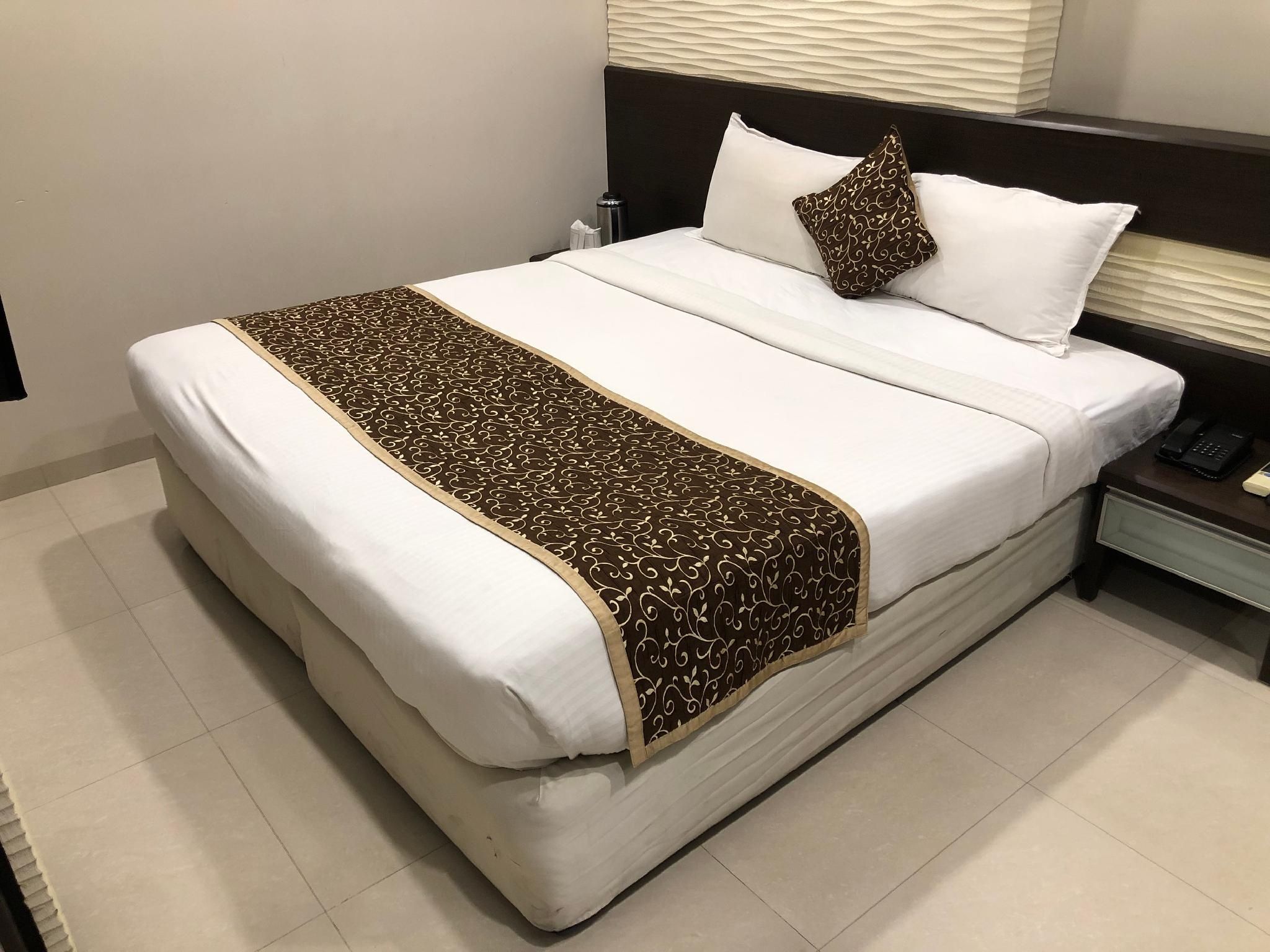 Hotel Shree Narayana Deluxe Room Double 3