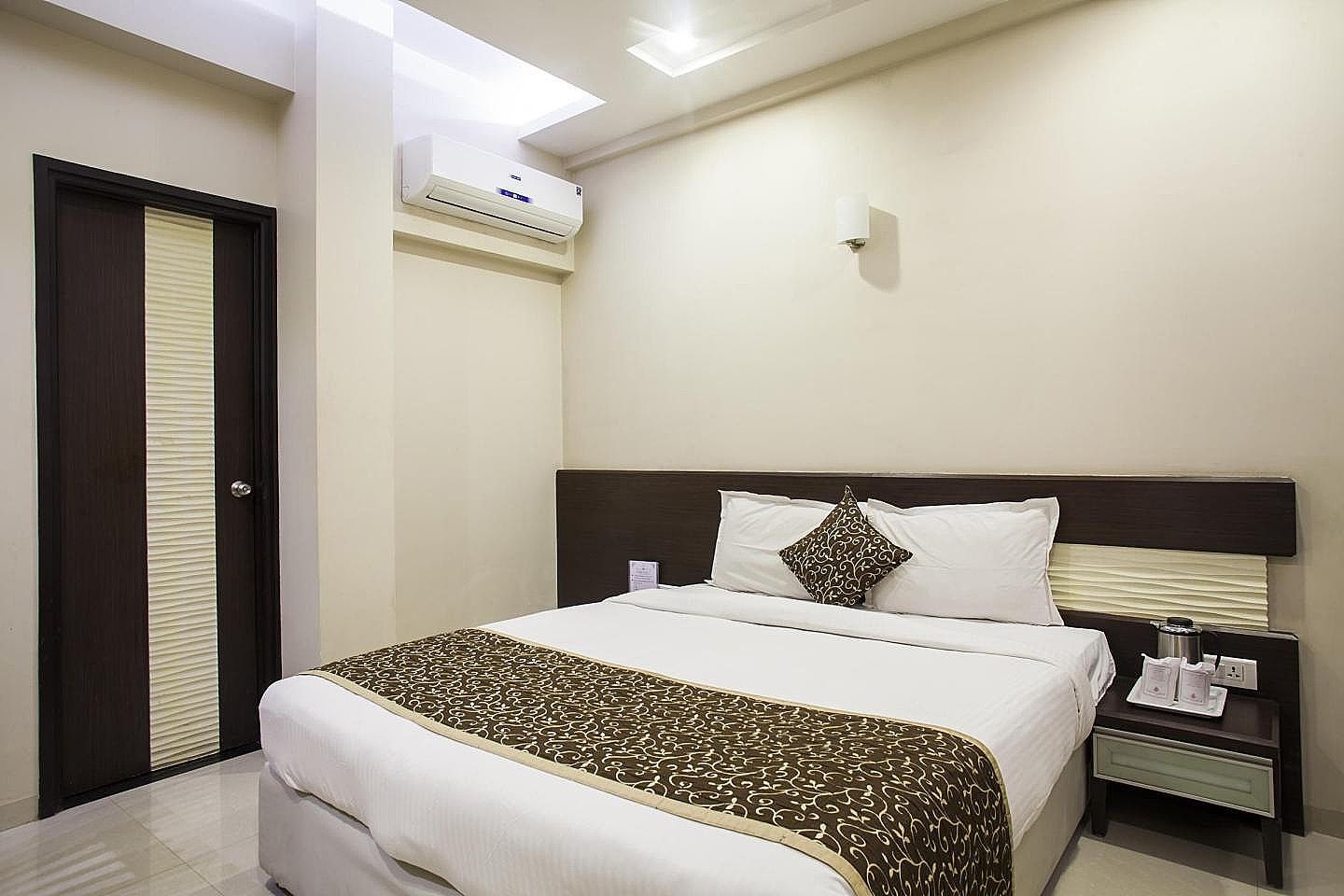 Hotel Shree Narayana Deluxe Room Double 4