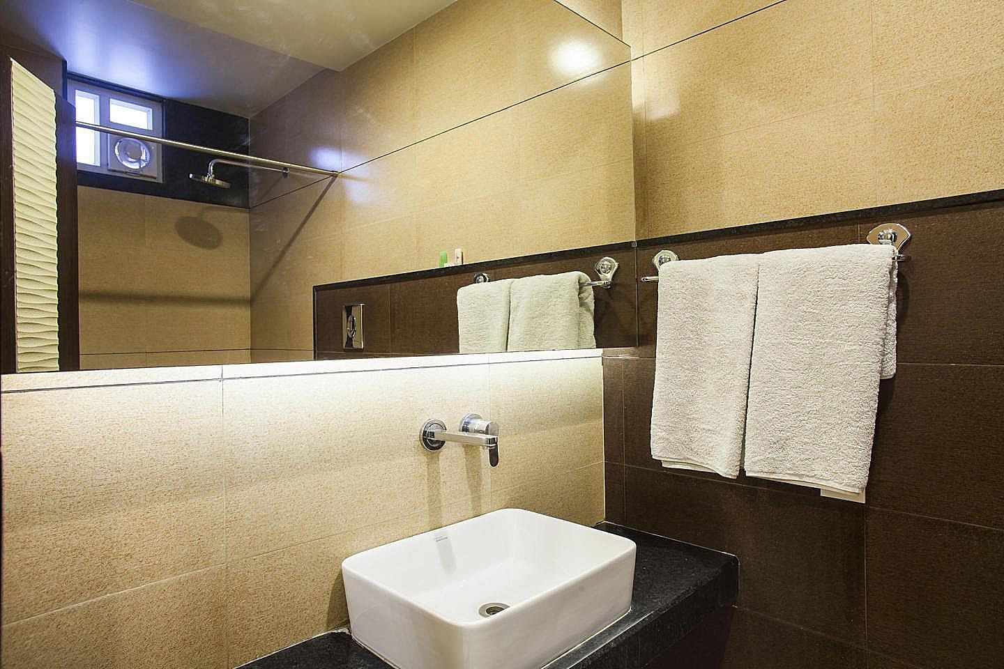 Hotel Shree Narayana Deluxe Room Double 7