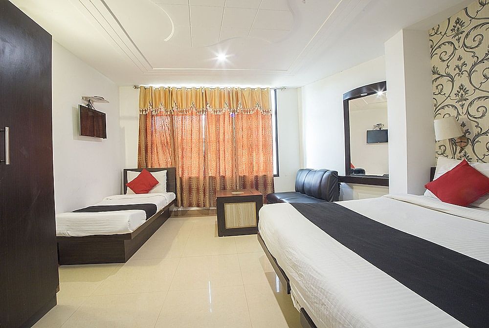 Hotel Tara Palace By Goyal Hoteliers Triple Bed ExecutiveRoom, 2