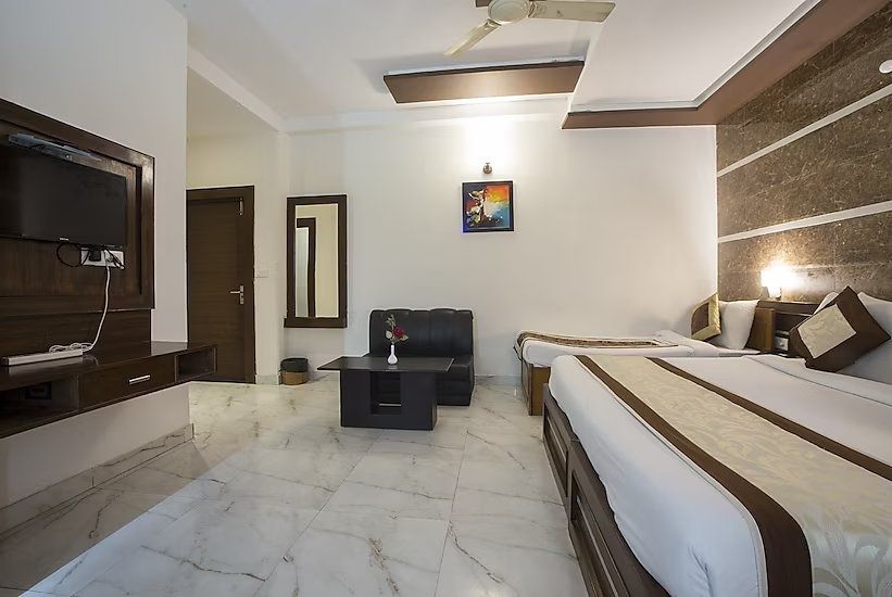 Hotel Tara Palace By Goyal Hoteliers Triple Bed ExecutiveRoom, 4
