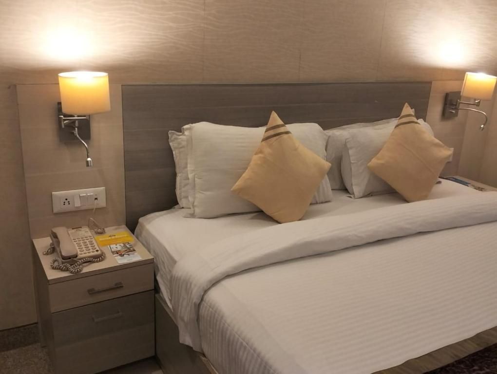 1 King Bed, Non-Smoking