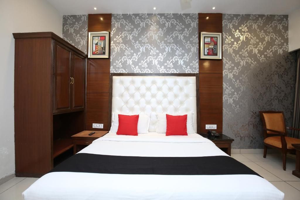 Hotel Shagun Zirakpur Deluxe Twin Bed Or King Bed Room 4