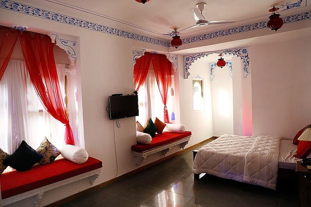 Dhola Ghat Haveli Superior Double Room 8