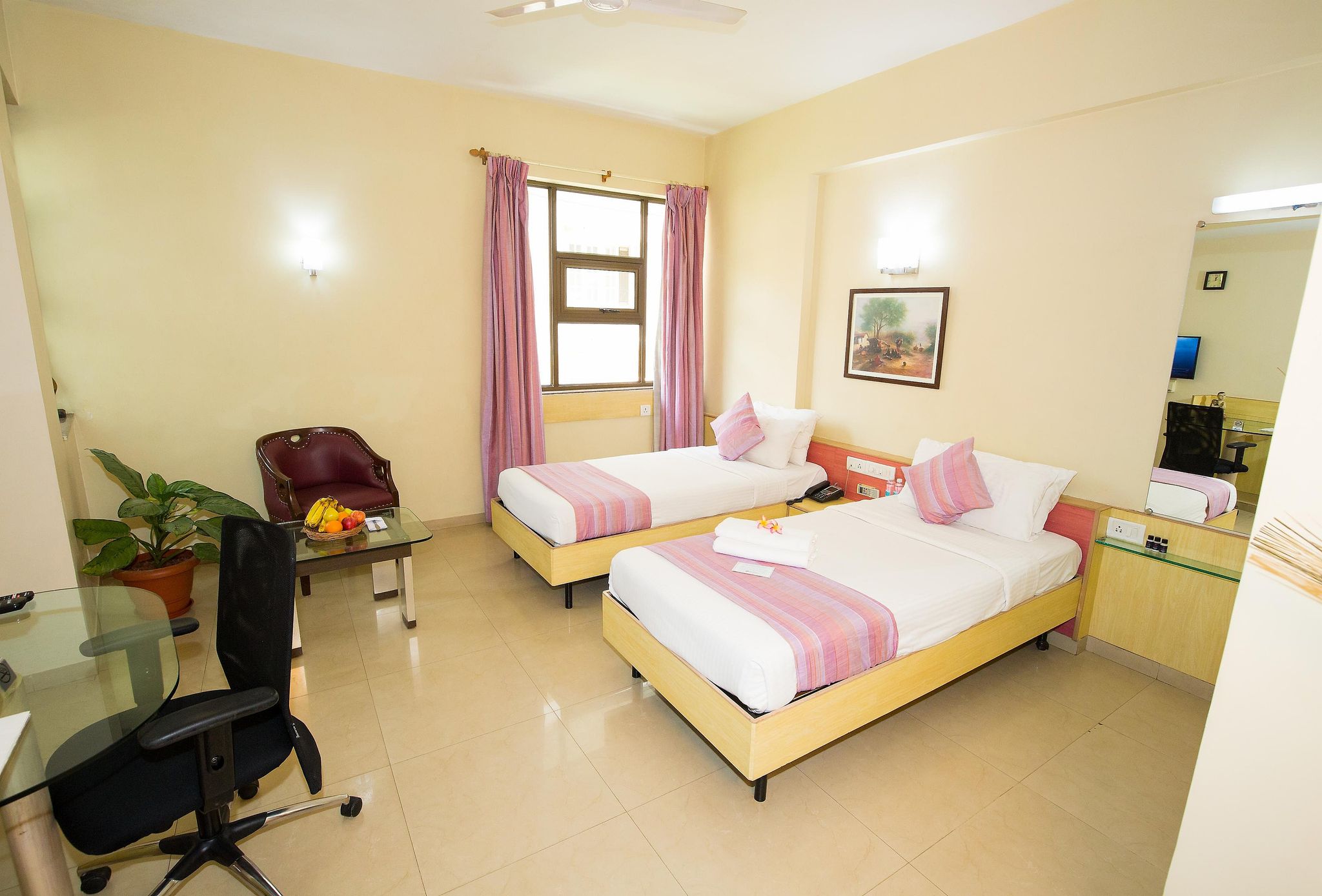 Executive Suite - Queen / Twin Bed