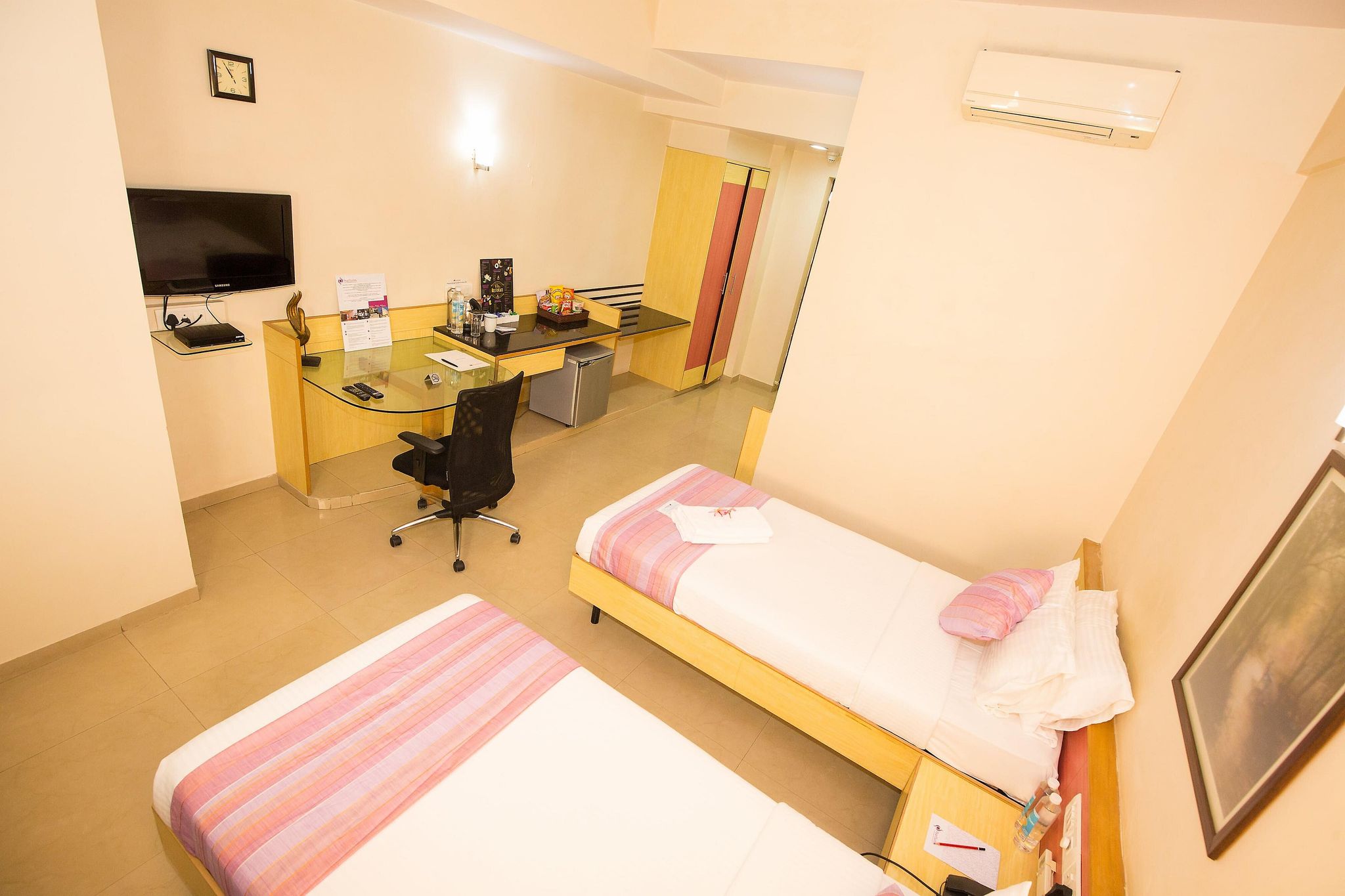 Executive Suite - Queen / Twin Bed