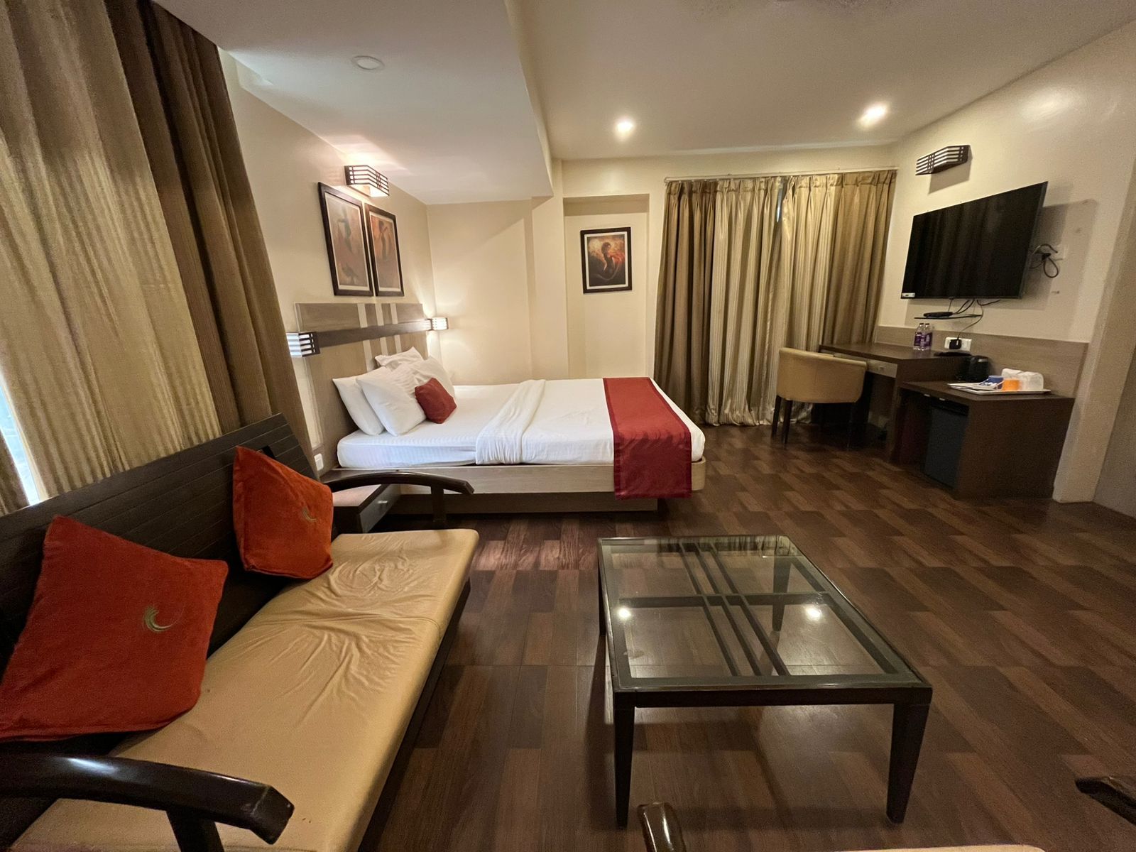 Utsav Deluxe Hotel Superior Room AC 2