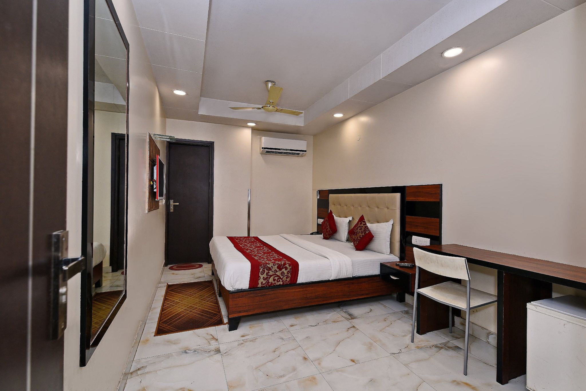 Day Use Room For 6 hours Strictly From (12 PM to 6 PM)
