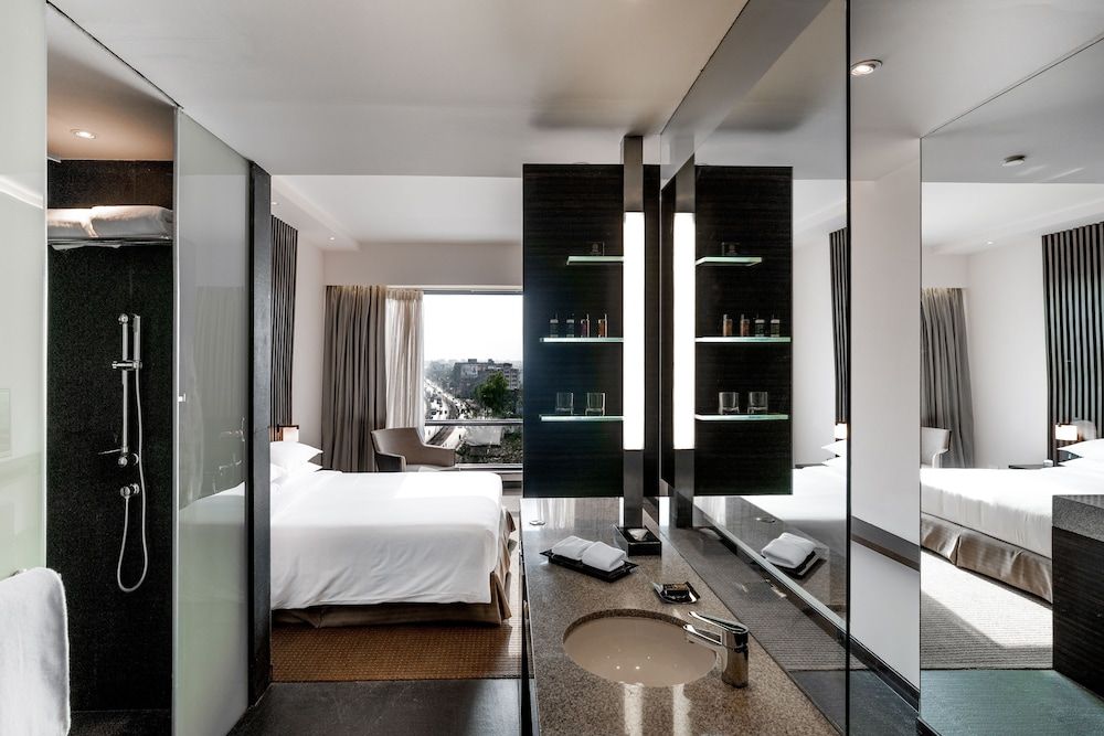 Hyatt Raipur Room, 2 Twin Beds 5