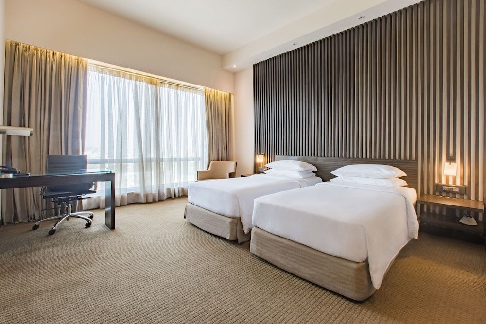 Hyatt Raipur Room, 2 Twin Beds 3