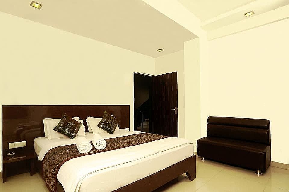 Hotel Metropolitan Super Deluxe Room 13