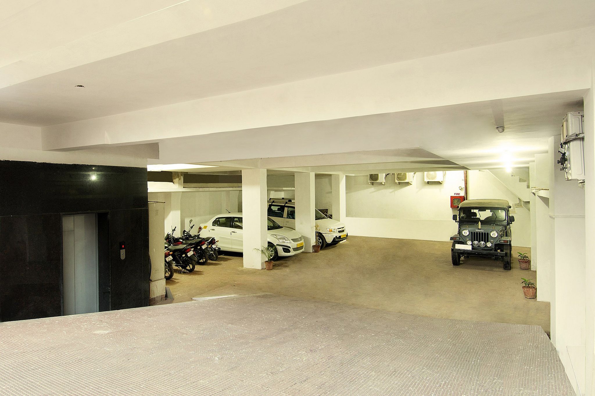 undefined Hotel Metropolitan 8