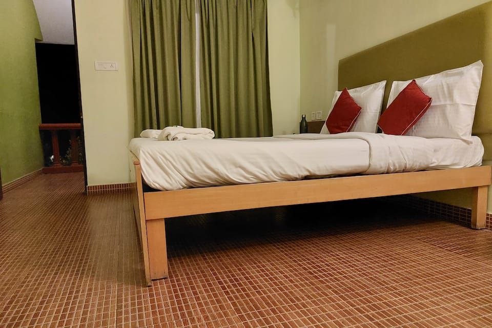 The Tiger Paw Resort Triple Room 8