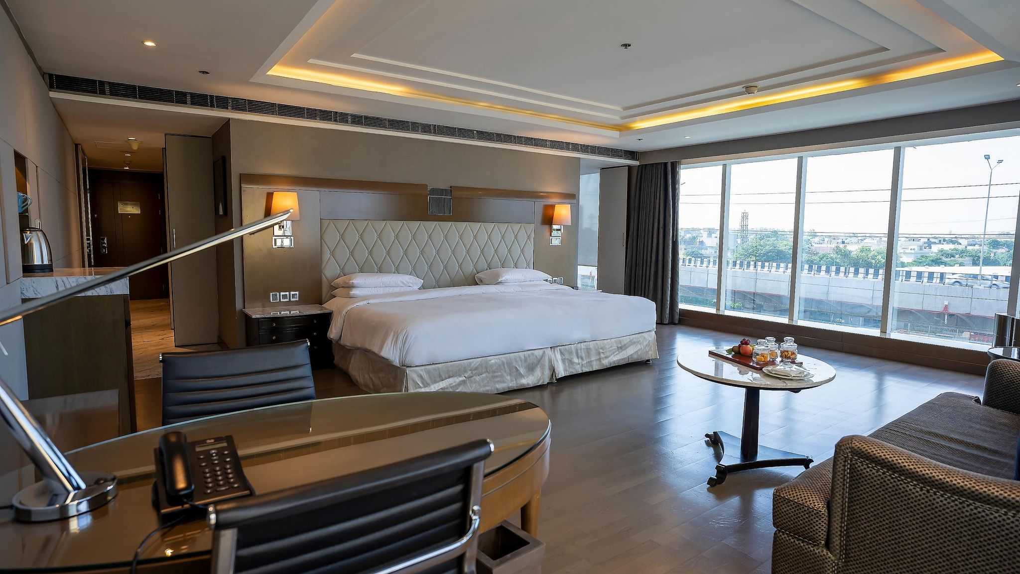 Suite, 1 King Bed (Regency)