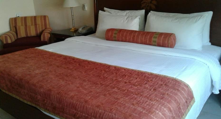 Deluxe Double King Bed Garden View