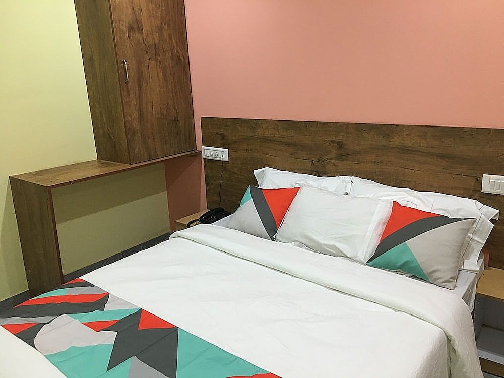 Housefinch Residency Economy Rooms