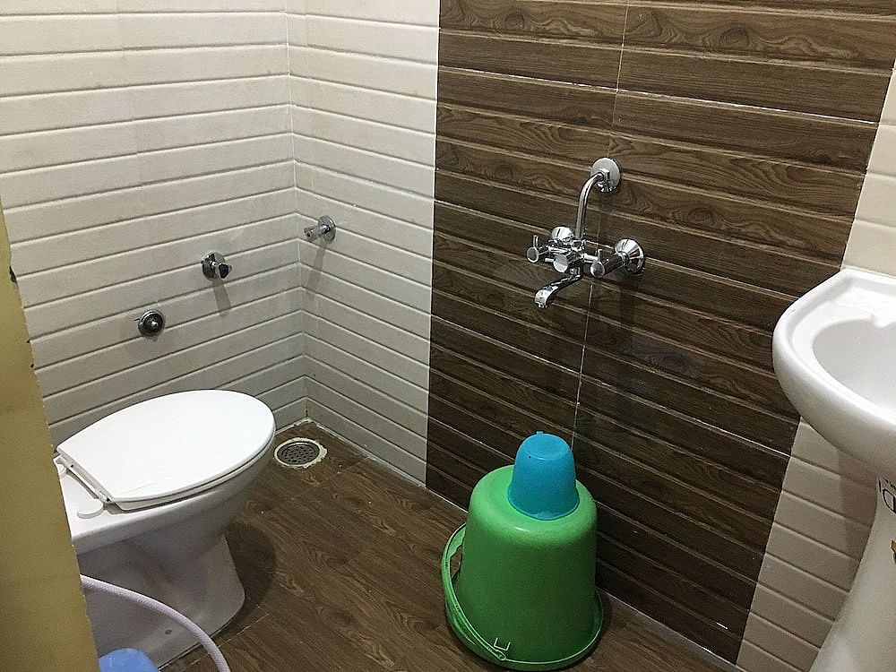 Housefinch Residency Economy Rooms 4