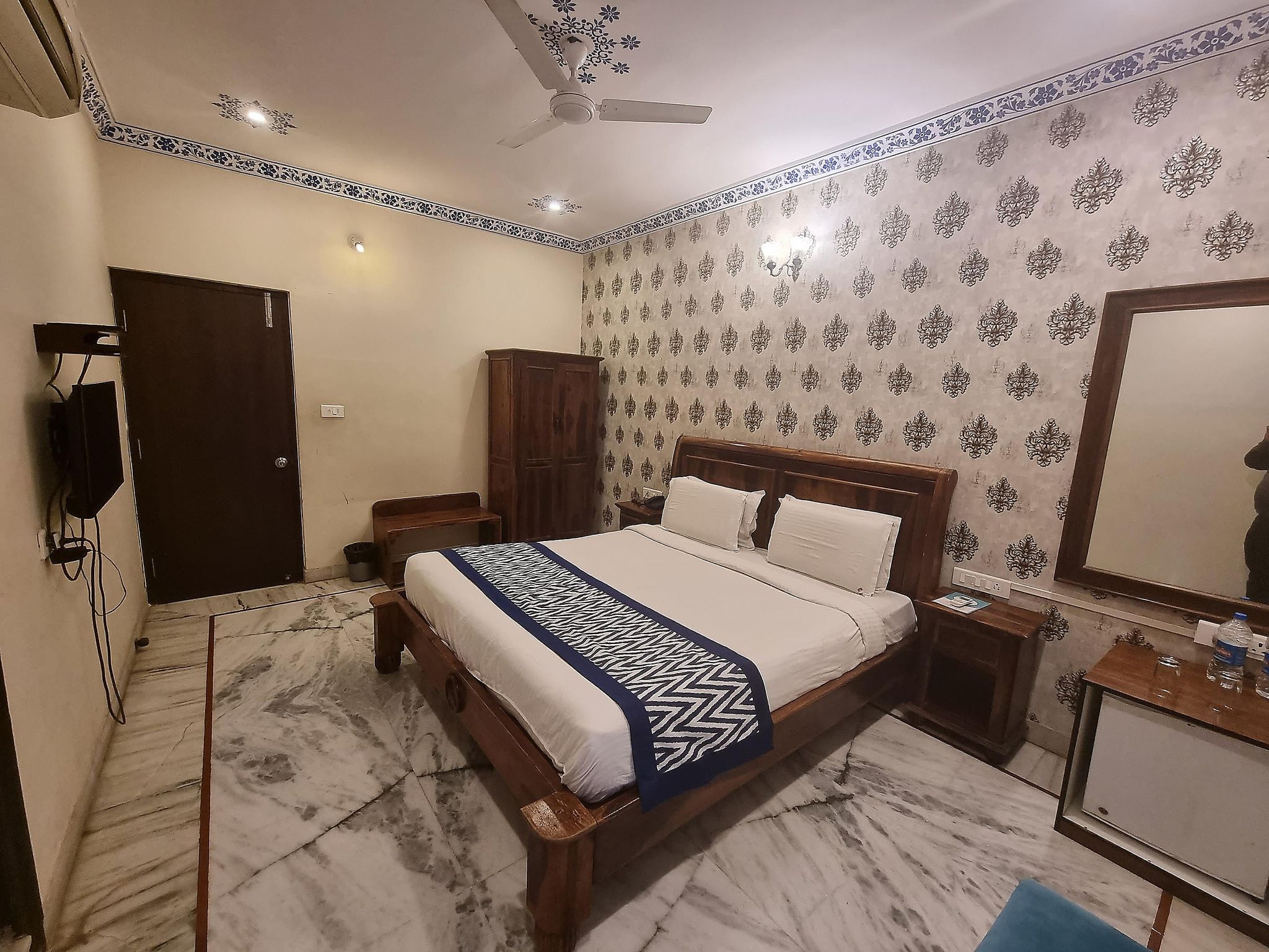 Hotel Royal Pratap Niwas Deluxe Room 14