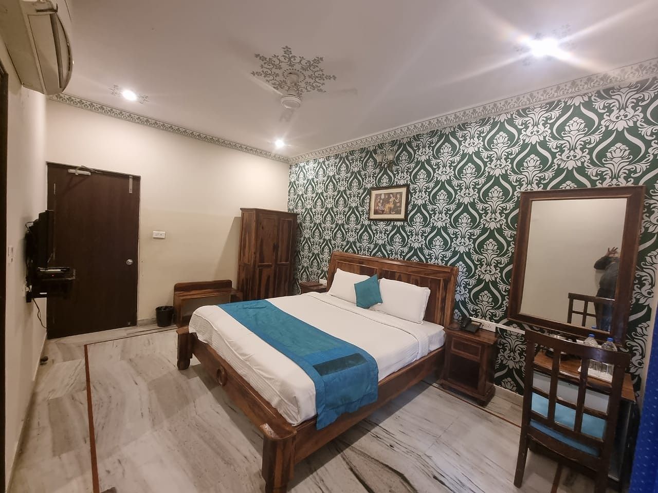 Hotel Royal Pratap Niwas Deluxe Room 11
