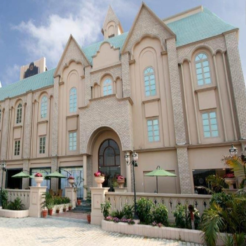 undefined Hotel Le Castle 8